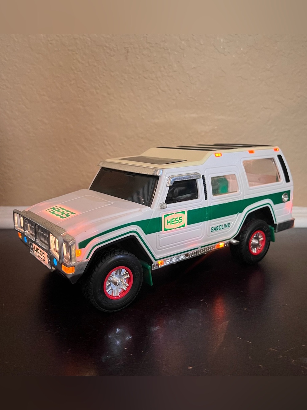 Vintage 2004 Hess 40th Anniversary Sport Utility Vehicle Work Lights Toy Truck